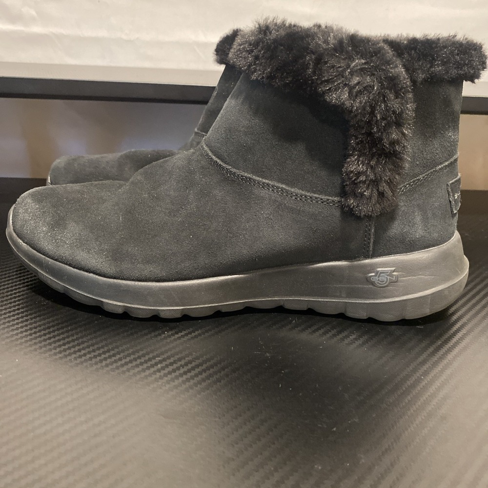 Sketchers  Air Cooled GOGA MAT Boots Women's 8.5 Black Slip On Ankle Faux Fur